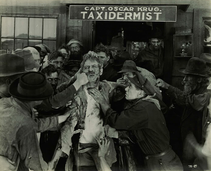 rr_23_behind_the_door